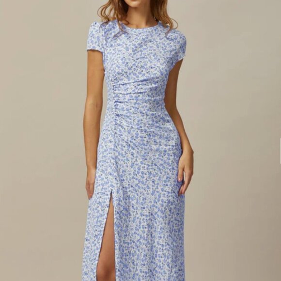 RIHOAS Dresses & Skirts - Rihoas Small The Blue Round Neck Floral Slit Midi Dress